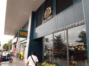 Supermarket nebo jiné obchody v  apartmánu nebo okolí