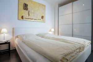 Ένα ή περισσότερα κρεβάτια σε δωμάτιο στο Haus-Zur-Mole-Wohnung-8-Leonardo