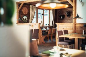 A seating area at Das Landerer