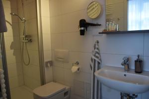 Kylpyhuone majoituspaikassa Stadt-Gut-Hotels - Das Kleine Hotel