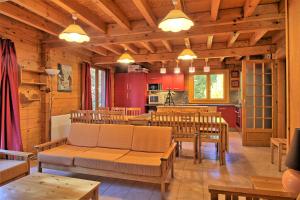 a living room with tables and chairs in a cabin at CASA Les Heureux Magnifique CHALET 6 chambres à RISOUL in Risoul