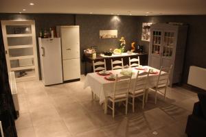 Cucina o angolo cottura di B&B Au coin des sources