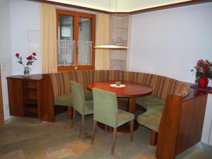 a dining room with a table and a couch at Asbacher Klosterkeller in Stratzing