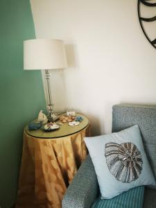 A seating area at Cara Catherine