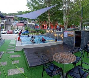 Swimming pool sa o malapit sa Tc theme park Guest house