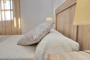 A bed or beds in a room at Apartamento Cortes
