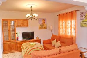 A television and/or entertainment centre at Apartamento Cortes