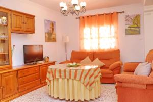 A television and/or entertainment centre at Apartamento Cortes