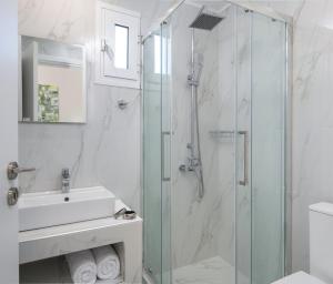 Et badeværelse på Grand Garden Slow Living Experience + 80 billeder