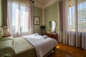 a bedroom with a large bed and a large window at Villa Moorings in Barga