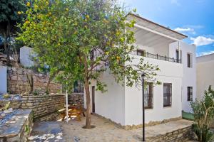 Kép Central and Comfortable Apartment with Shared Pool near Beach in Bodrum szállásáról Bodrumban a galériában Még 14 kép