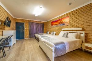 Carnarvon Motel客房内的一张或多张床位