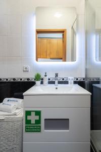 a bathroom with a sink and a mirror at Host Wise - Lovely & Cozy House - Prime Location in Vila Nova de Gaia