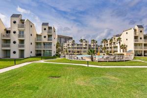Gallery image of Ground Level Pet-Friendly Condo Seconds from Beach in South Padre Island