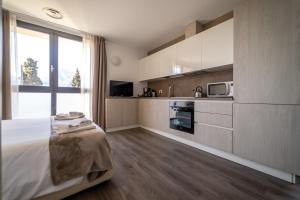 A kitchen or kitchenette at Residenza Decimina