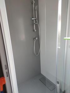 Gallery image of Assist' Mobil home 363 - Charmant mobil home 8 personnes 3 chambres in Onzain