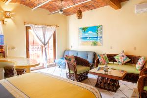 a living room with a couch and a table at Bungalows Jaqueline in Sayulita