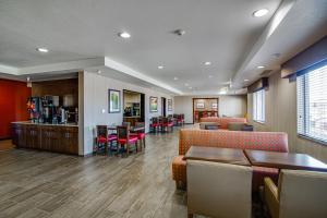 The lobby or reception area at Inn at Hunters Run