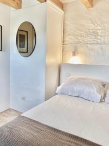 a bedroom with a white bed and a mirror at Casa no Montinho in Ourique +92 photos