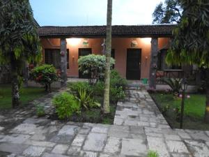 Travellers Jungle Camp-Sauraha外面的花园