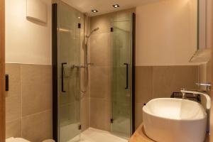 Kúpeľňa v ubytovaní Apartment LISAL by All in One Apartments + 10 fotografií