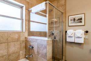 a bathroom with a shower with a glass door at Newly Updated Red Slate 4 is a 4 Bedrm 3 full Bathrm Townhome Close to Canyon Lodge That Sleeps 10 in Mammoth Lakes +29 photos