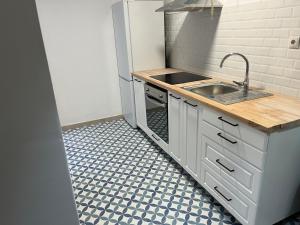 Kuchyňa alebo kuchynka v ubytovaní Alzira bonita Apartamento D junto a Plaza Mayor, Santa Catalina