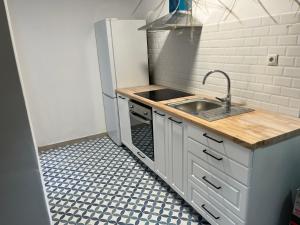 Kuchyňa alebo kuchynka v ubytovaní Alzira bonita Apartamento D junto a Plaza Mayor, Santa Catalina