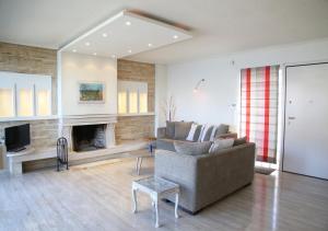 A television and/or entertainment centre at Penthouse -Breathtaking sea view-Just on the beach