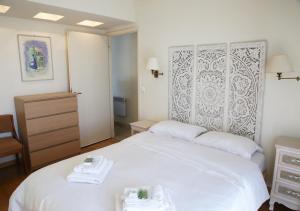 A bed or beds in a room at Penthouse -Breathtaking sea view-Just on the beach