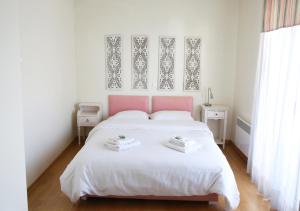 A bed or beds in a room at Penthouse -Breathtaking sea view-Just on the beach