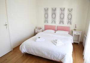 A bed or beds in a room at Penthouse -Breathtaking sea view-Just on the beach