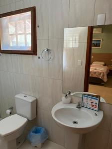 Ein Badezimmer in der Unterkunft Hotel Vitória