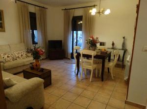 a living room with a table and chairs and a couch at El Herrador in Nájera