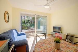 a living room with a couch and a television at Casa Rosana by MarCalma in Miami Platja