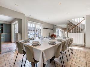 een grote eetkamer met een lange tafel en stoelen bij Convivial Holiday Home in Alken with Garden and Terrace in Alken