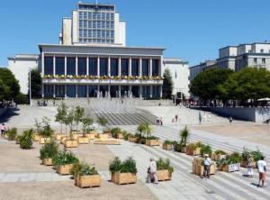 a large building with people walking in front of it at Appartement spacieux hyper centre Secteur Liberté in Brest