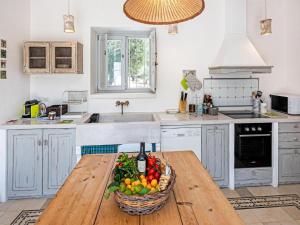 A kitchen or kitchenette at Trulli di Montepizzuto