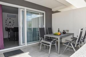 Zdjęcie z galerii obiektu Apartman Bora 1 w Novalji