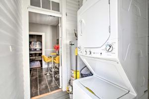 Gallery image of Uptown NOLA Apt on Magazine Street with Backyard! in New Orleans