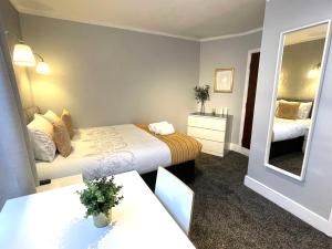 a hotel room with a bed and a mirror at Trinity House Hotel in London +25 photos