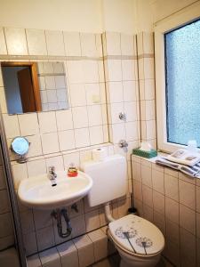 Kylpyhuone majoituspaikassa Hotel Hohenstein -Radweg-Messe-Baldeneysee