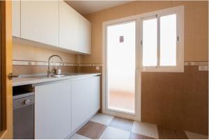 Kuchyňa alebo kuchynka v ubytovaní Apartamento, Casa, Chalet Adosado FRENTE AL MAR + 8 fotografií