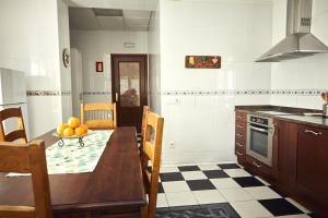 A kitchen or kitchenette at CASA ALTO LOS RENEDOS