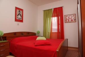 Postel nebo postele na pokoji v ubytování Apartment and Room Silvana
