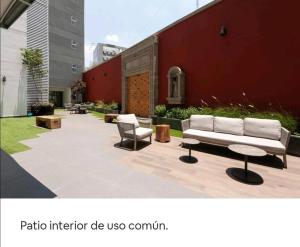 avisor picture of a patio with a couch and chairs at San Ángel UNAM 3 recámaras/2parking in Mexico City