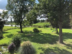 Taman di luar Gästehaus, Ferienwohnung, Monteurwohnung, Stedinger Landhotel