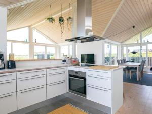 cocina con armarios blancos y fogones en 9 person holiday home in Otterup, en Otterup