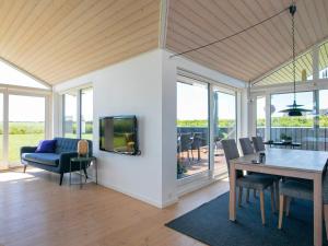 sala de estar con TV, mesa y sillas en 9 person holiday home in Otterup, en Otterup