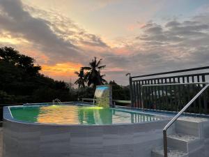 Swimming pool sa o malapit sa Charming Apartelle with Swimming Pool -Exclusive